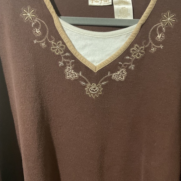 Bobbie Brooks Brown Long Sleeve Floral Embroidered w/ a Cream Insert Top - Picture 2 of 4